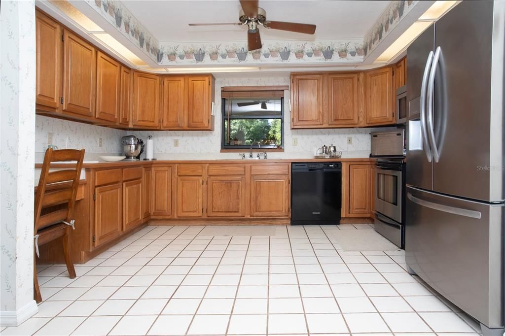 Recently Sold: $439,000 (3 beds, 2 baths, 2002 Square Feet)