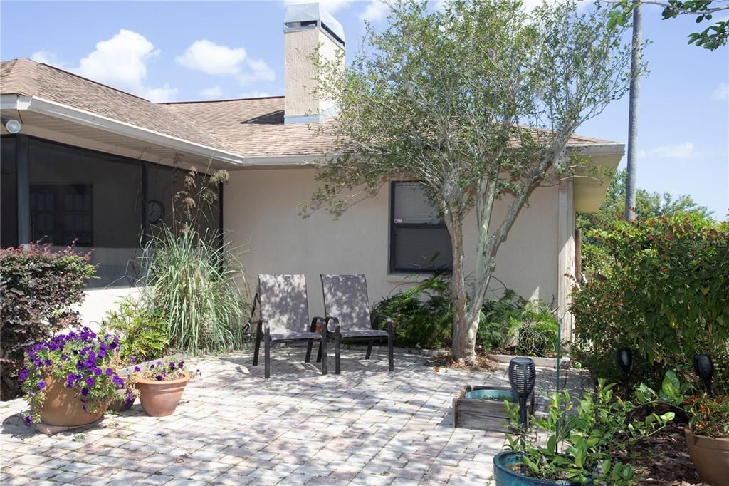Active With Contract: $439,000 (3 beds, 2 baths, 2002 Square Feet)