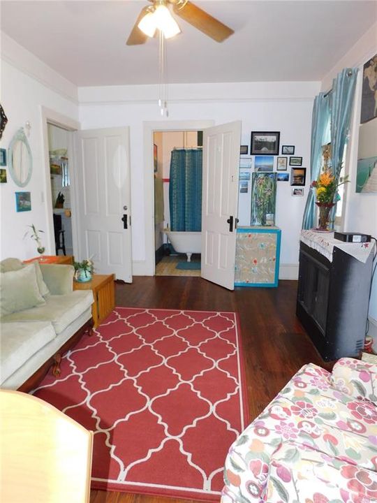 Recently Rented: $1,100 (1 beds, 1 baths, 600 Square Feet)