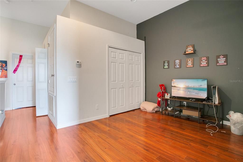 For Sale: $348,000 (2 beds, 2 baths, 1417 Square Feet)