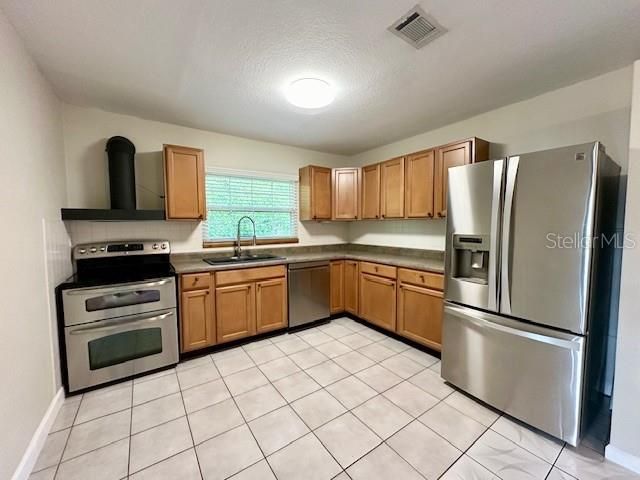 For Sale: $224,900 (1 beds, 1 baths, 818 Square Feet)