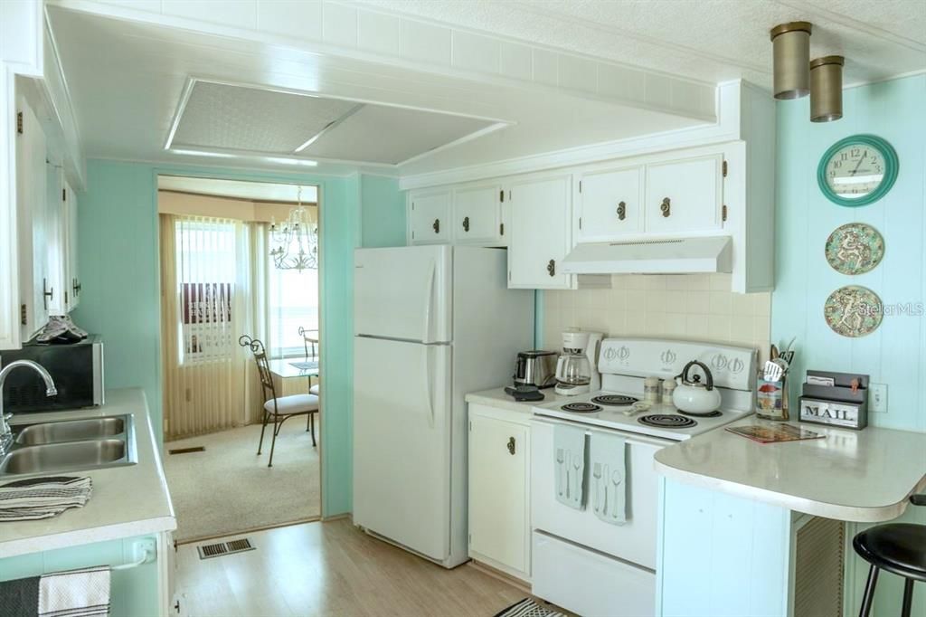 For Sale: $195,000 (2 beds, 2 baths, 1152 Square Feet)