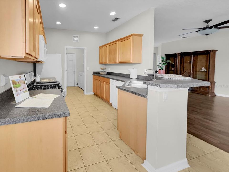 For Sale: $319,900 (3 beds, 2 baths, 1671 Square Feet)