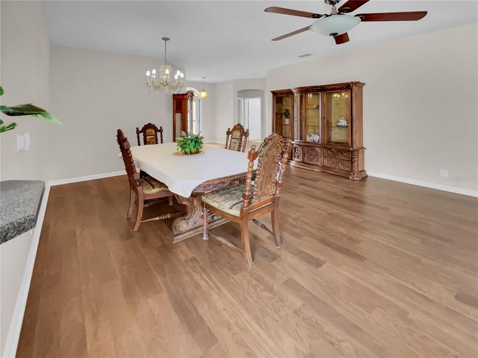 For Sale: $319,900 (3 beds, 2 baths, 1671 Square Feet)