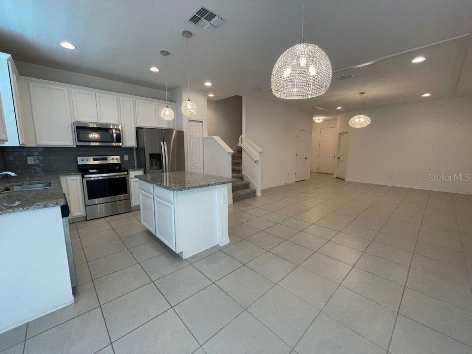 For Rent: $2,217 (3 beds, 2 baths, 1564 Square Feet)