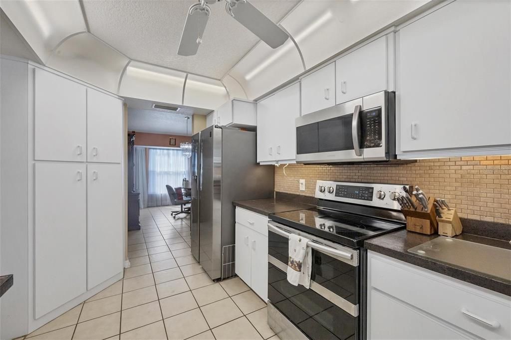 Recently Sold: $397,000 (3 beds, 2 baths, 2241 Square Feet)
