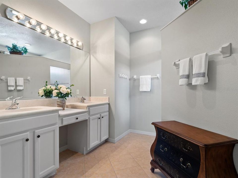 Active With Contract: $499,900 (2 beds, 2 baths, 1914 Square Feet)