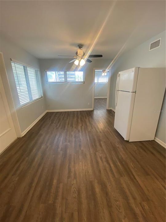 For Rent: $1,900 (2 beds, 1 baths, 700 Square Feet)