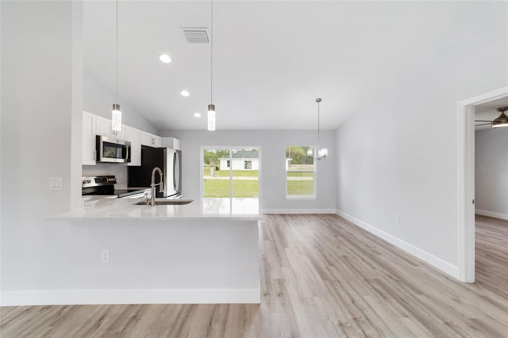 Active With Contract: $244,900 (3 beds, 2 baths, 1267 Square Feet)