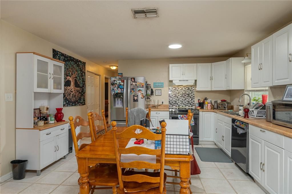 For Sale: $325,000 (3 beds, 2 baths, 1372 Square Feet)