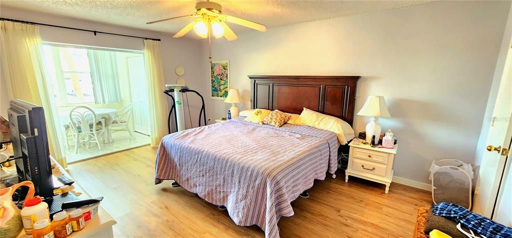 For Sale: $289,900 (2 beds, 2 baths, 1110 Square Feet)