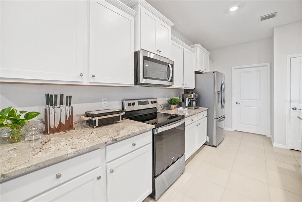 For Sale: $365,000 (3 beds, 2 baths, 1848 Square Feet)