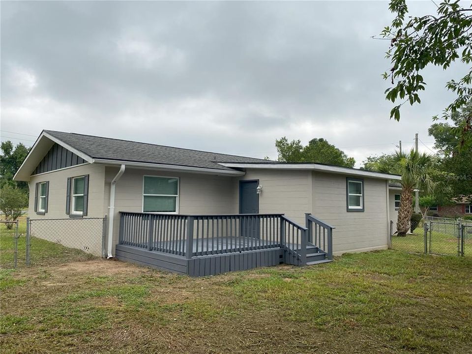 Active With Contract: $244,900 (3 beds, 2 baths, 1731 Square Feet)