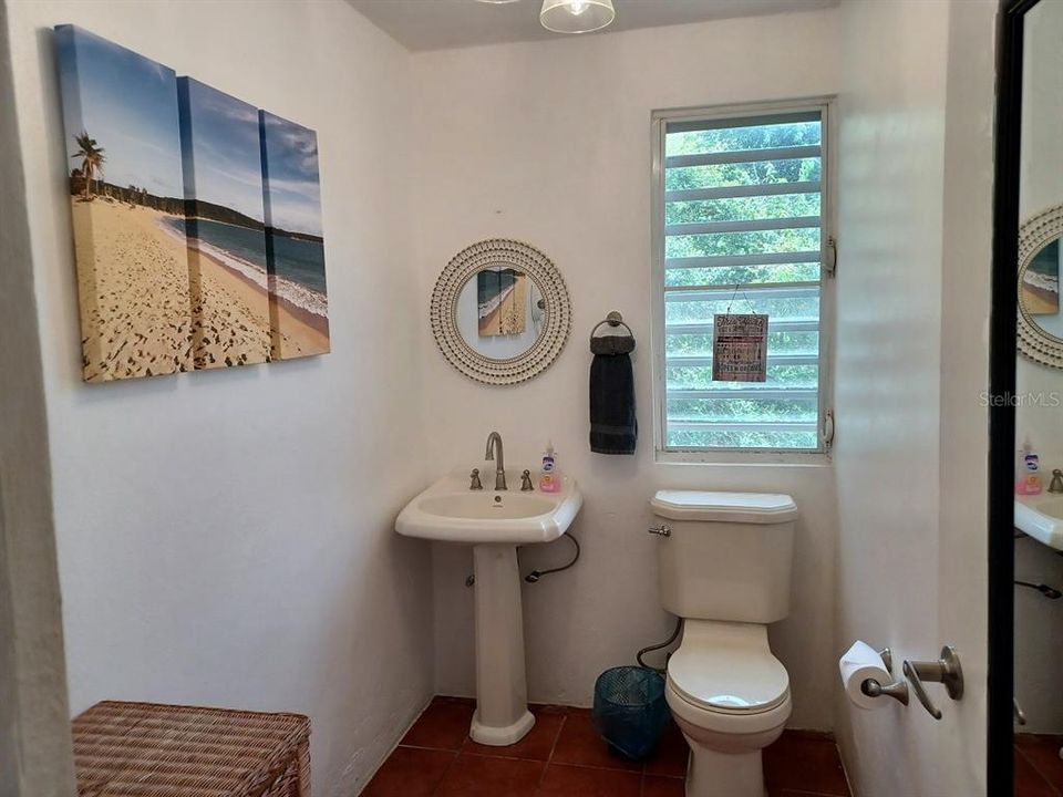 4th guestroom bathroom