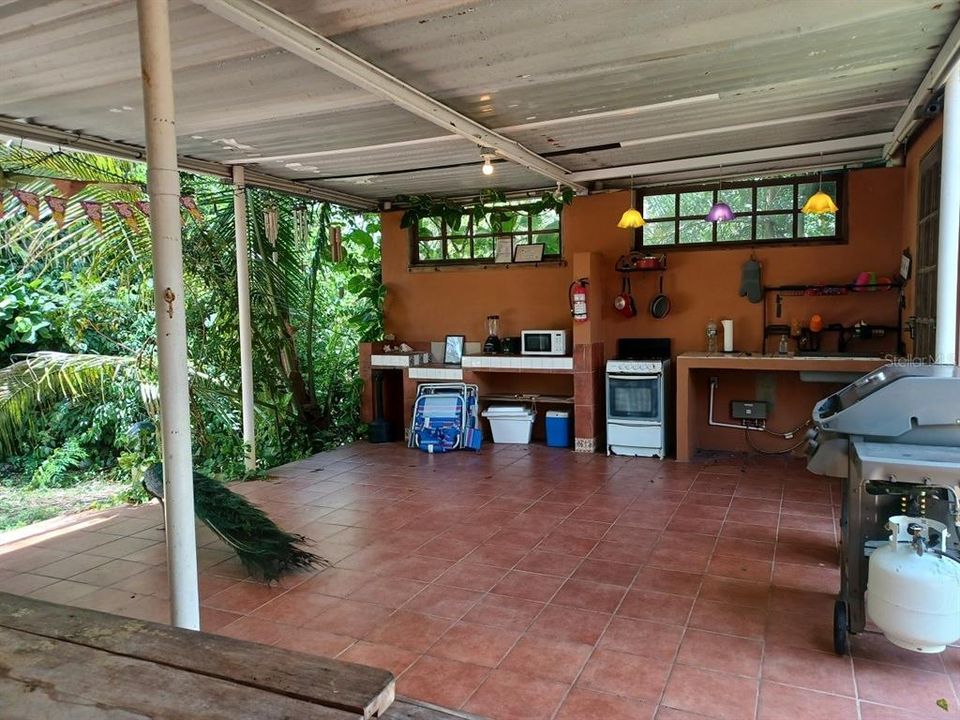 outdoor kitchen area