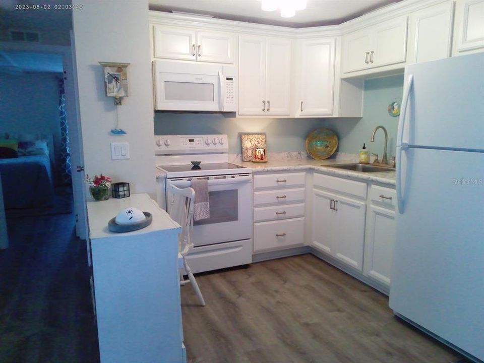 For Sale: $187,500 (2 beds, 2 baths, 864 Square Feet)