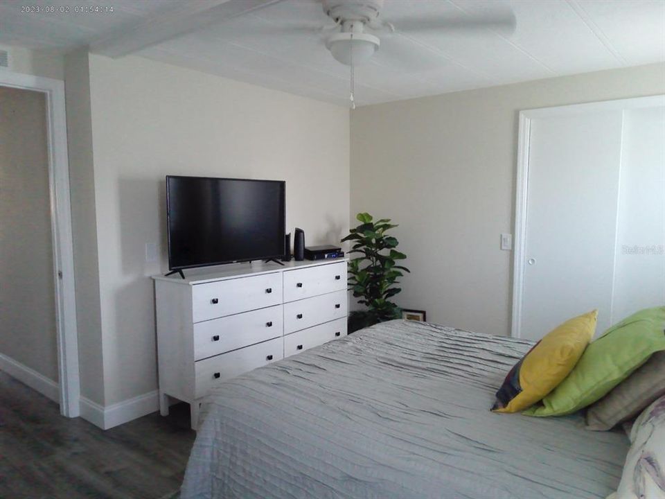 For Sale: $187,500 (2 beds, 2 baths, 864 Square Feet)