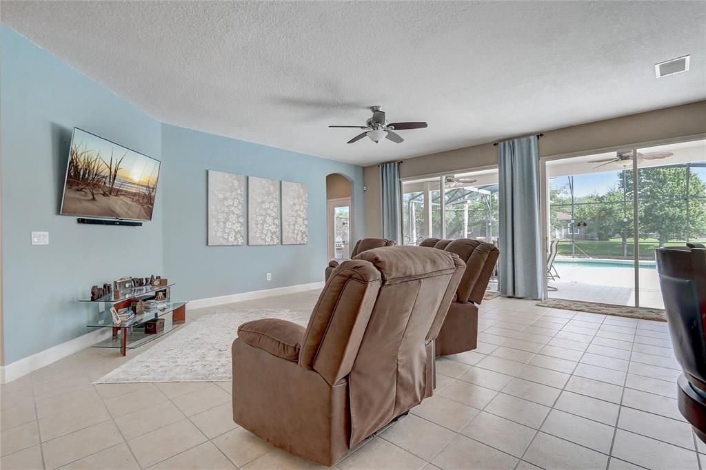 For Sale: $813,500 (5 beds, 3 baths, 2962 Square Feet)