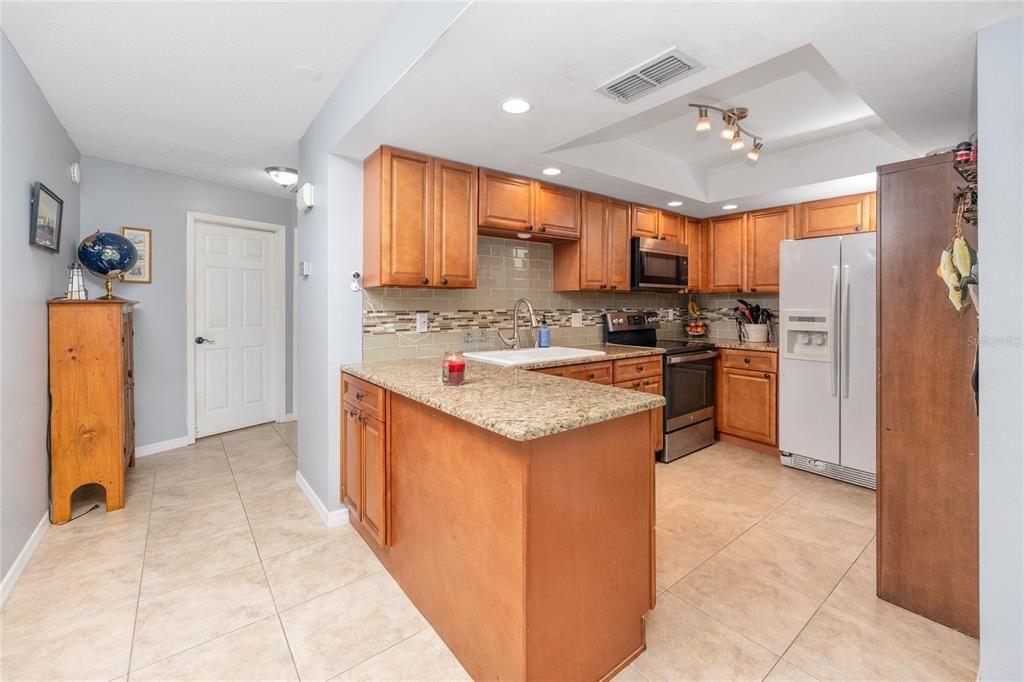 Active With Contract: $299,500 (2 beds, 2 baths, 1027 Square Feet)