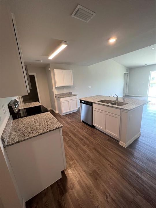 For Sale: $272,900 (2 beds, 2 baths, 1120 Square Feet)