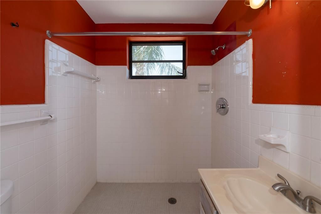 合同活跃: $599,000 (4 贝兹, 3 浴室, 1940 平方英尺)