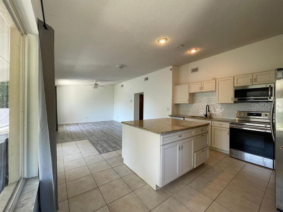 For Rent: $1,900 (2 beds, 2 baths, 1000 Square Feet)