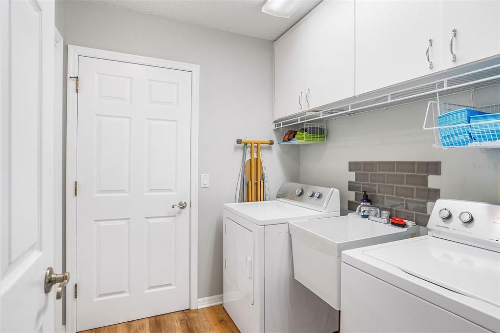 LAUNDRY ROOM