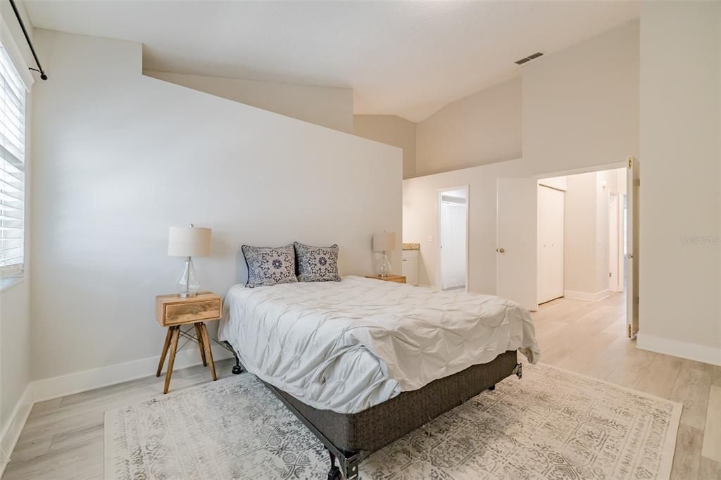For Sale: $360,000 (2 beds, 2 baths, 1468 Square Feet)