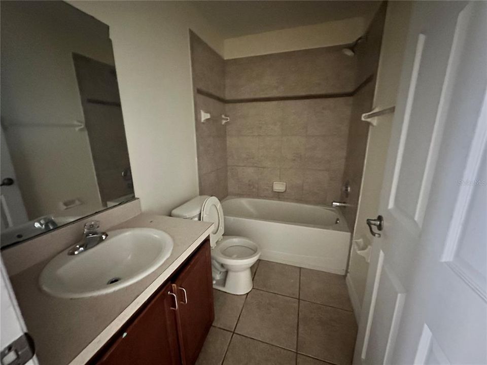 最近租的: $2,400 (4 贝兹, 2 浴室, 1929 平方英尺)
