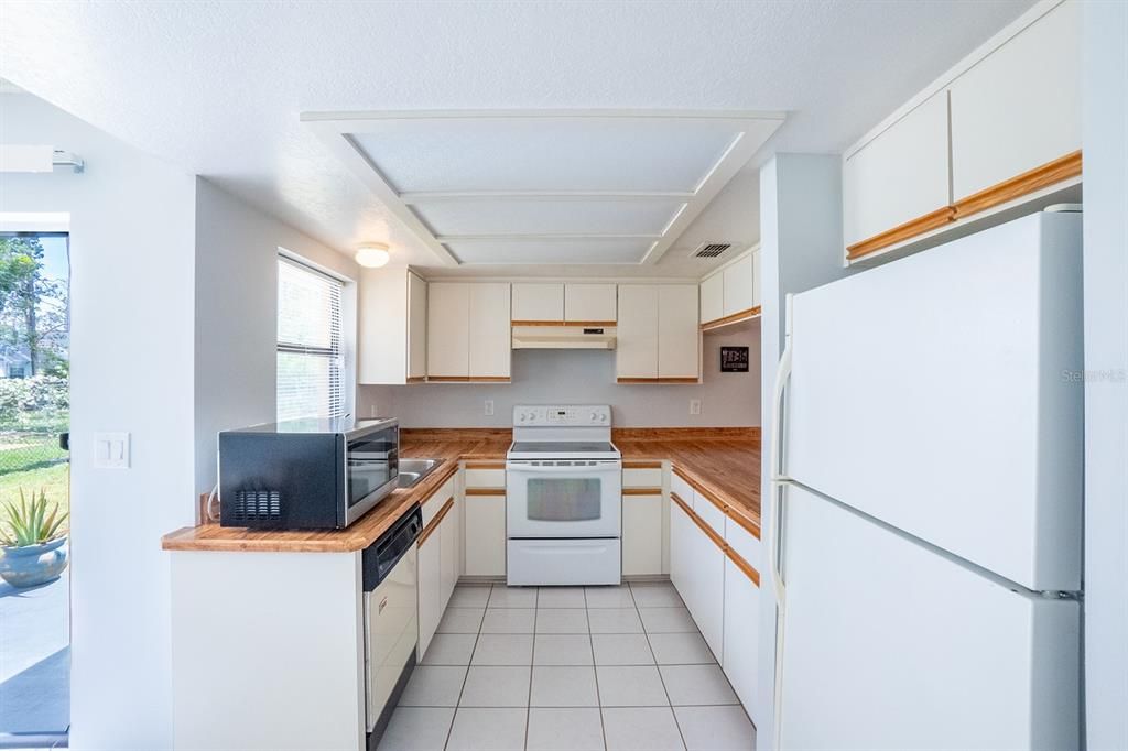 For Sale: $299,000 (3 beds, 2 baths, 1660 Square Feet)