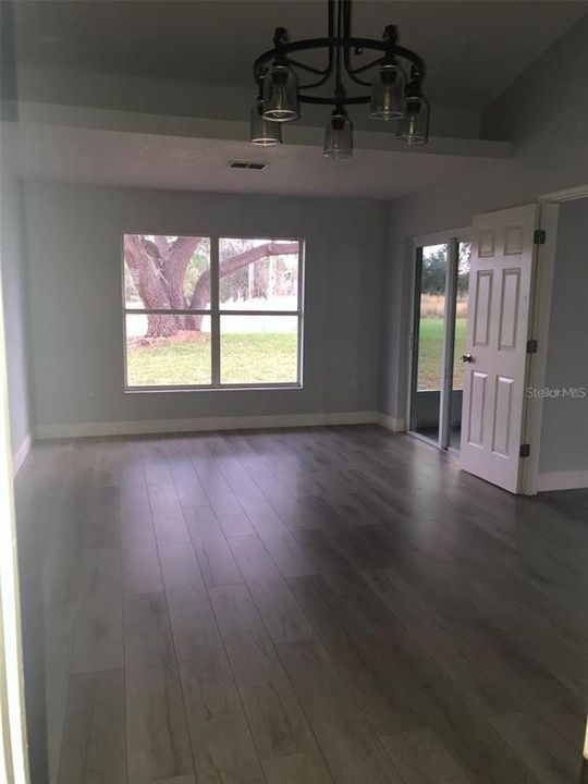 For Rent: $1,900 (3 beds, 2 baths, 1681 Square Feet)