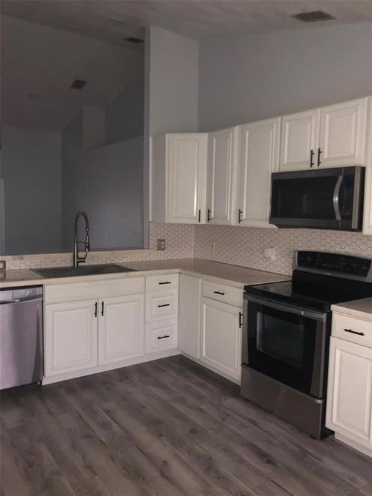For Rent: $1,900 (3 beds, 2 baths, 1681 Square Feet)