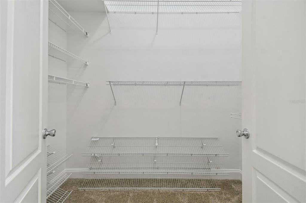 合同活跃: $439,000 (4 贝兹, 2 浴室, 1956 平方英尺)