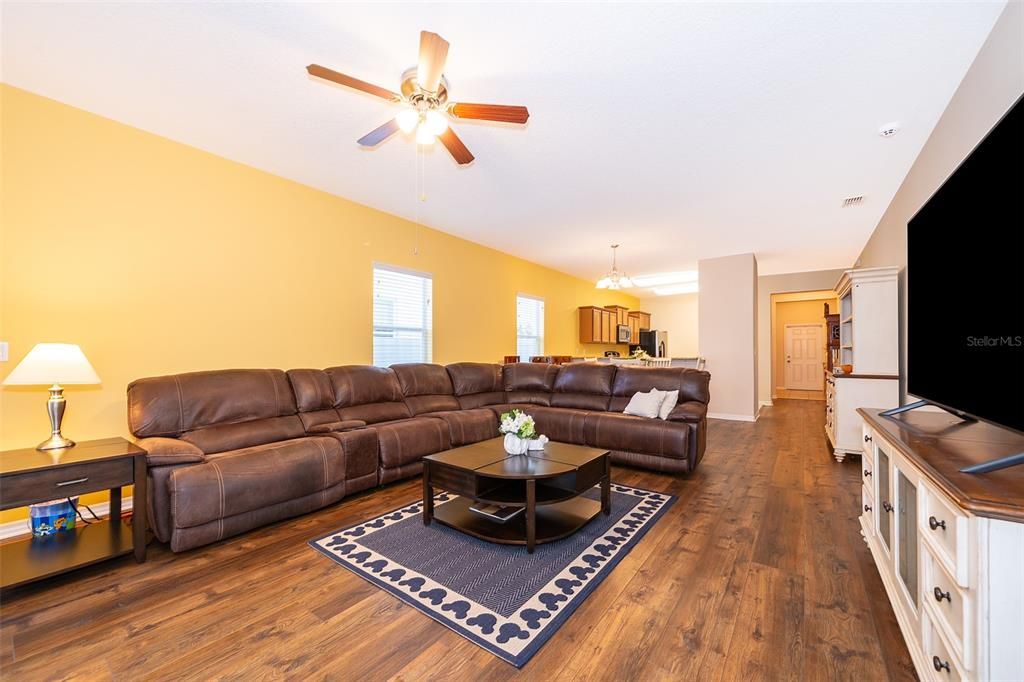For Sale: $550,000 (3 beds, 2 baths, 2336 Square Feet)