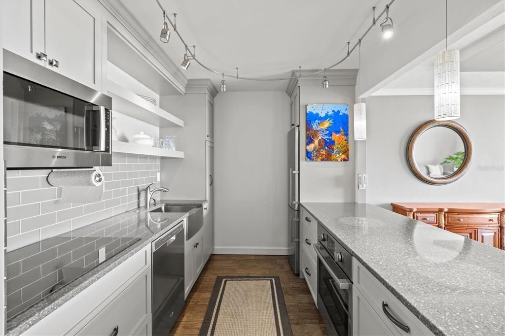 For Sale: $575,000 (1 beds, 1 baths, 1014 Square Feet)