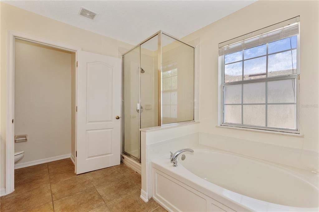 Active With Contract: $2,450 (3 beds, 2 baths, 1863 Square Feet)