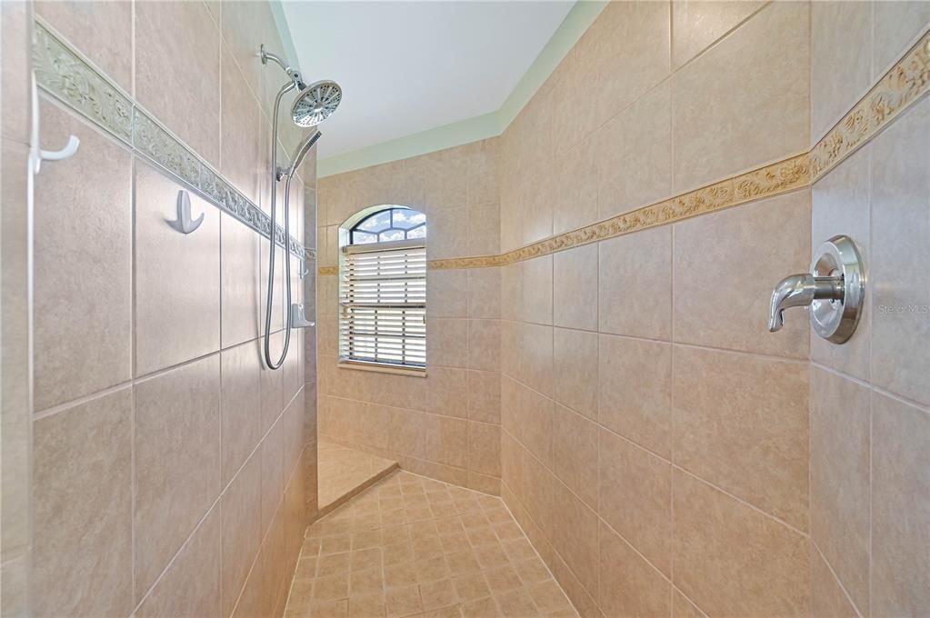 待售: $599,000 (4 贝兹, 2 浴室, 2406 平方英尺)