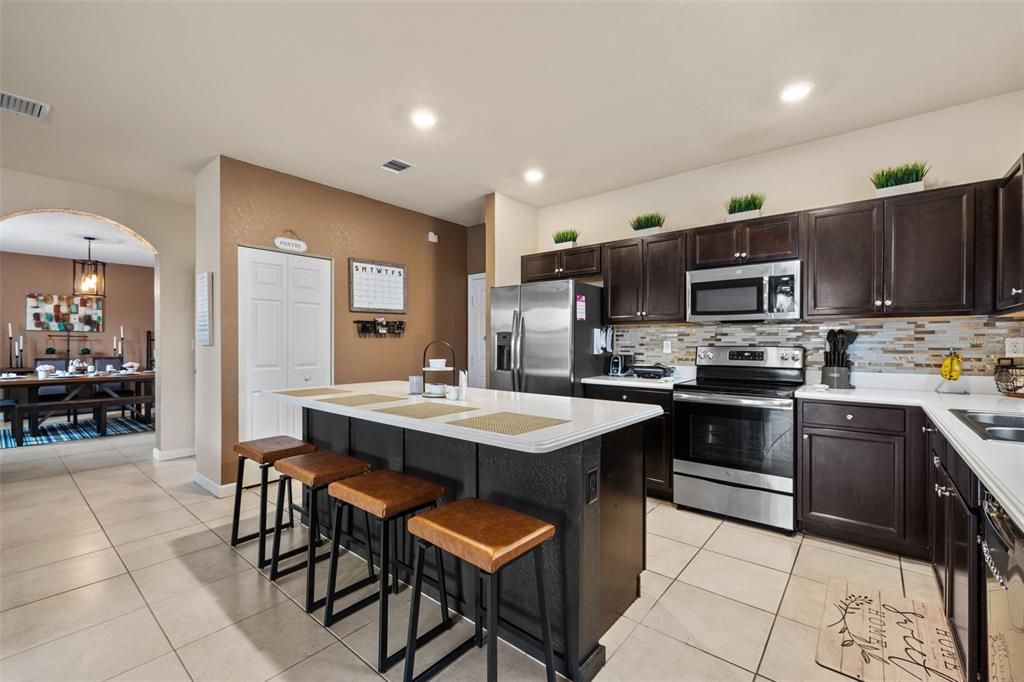 For Sale: $665,000 (4 beds, 2 baths, 2777 Square Feet)
