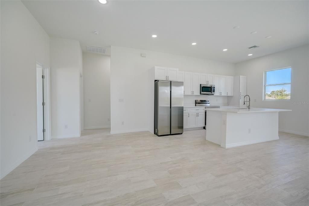 Active With Contract: $354,000 (3 beds, 2 baths, 1639 Square Feet)