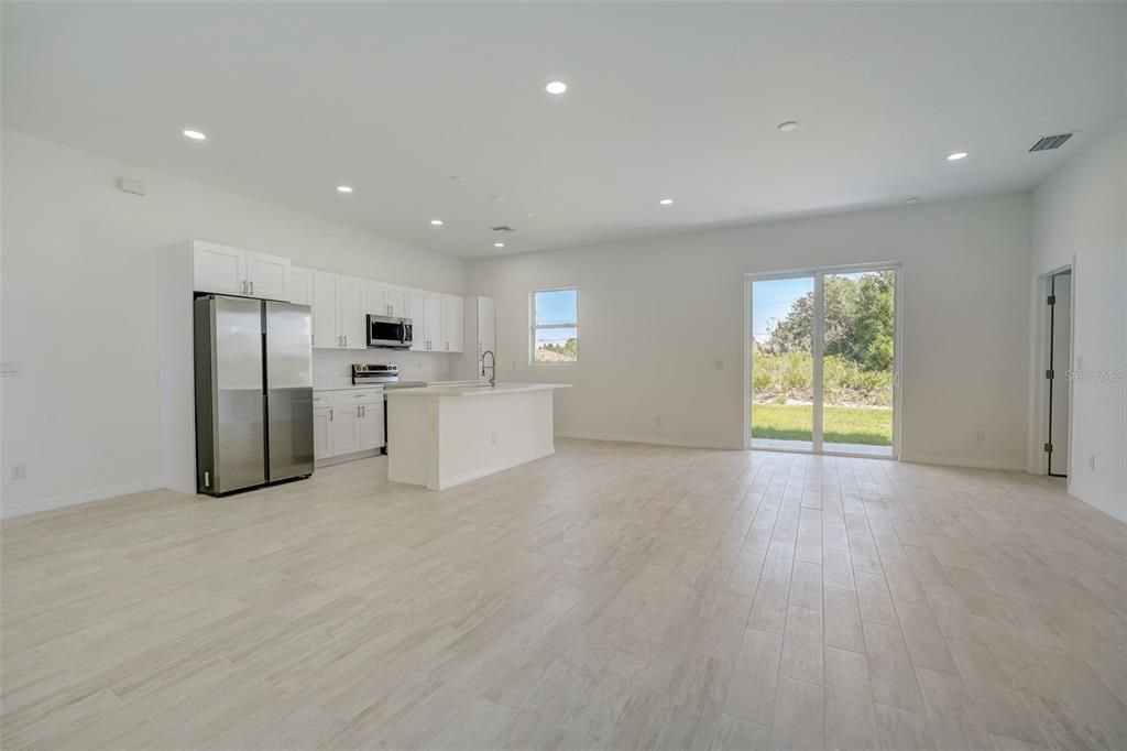 Active With Contract: $354,000 (3 beds, 2 baths, 1639 Square Feet)