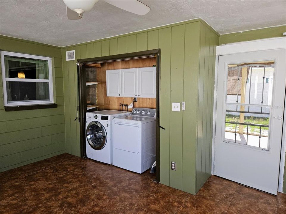 For Rent: $2,400 (2 beds, 1 baths, 1100 Square Feet)