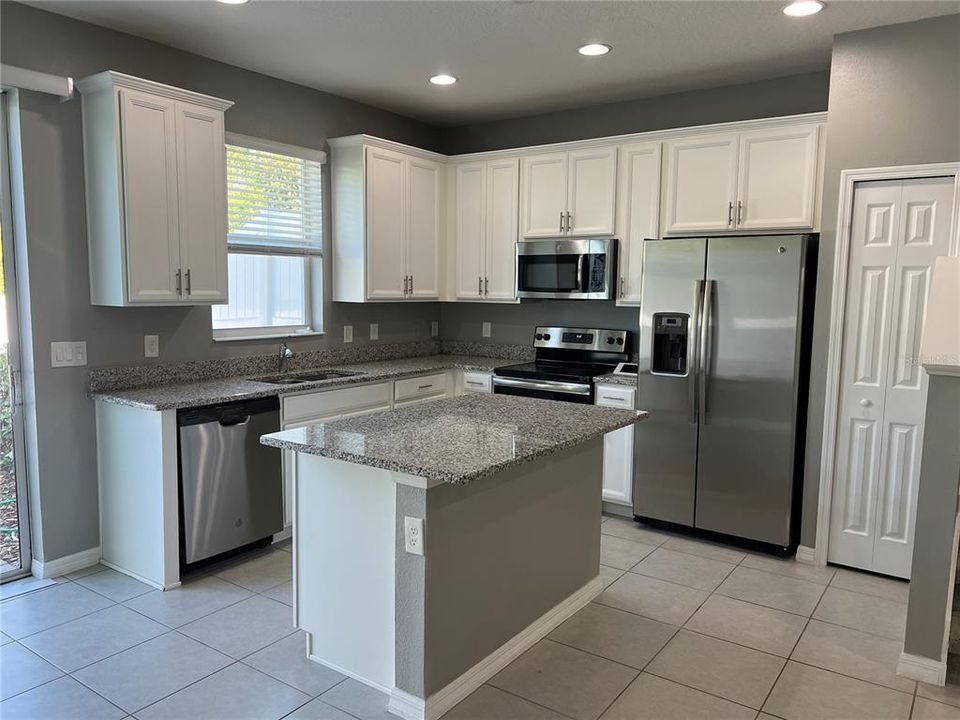 Active With Contract: $2,500 (3 beds, 2 baths, 1564 Square Feet)