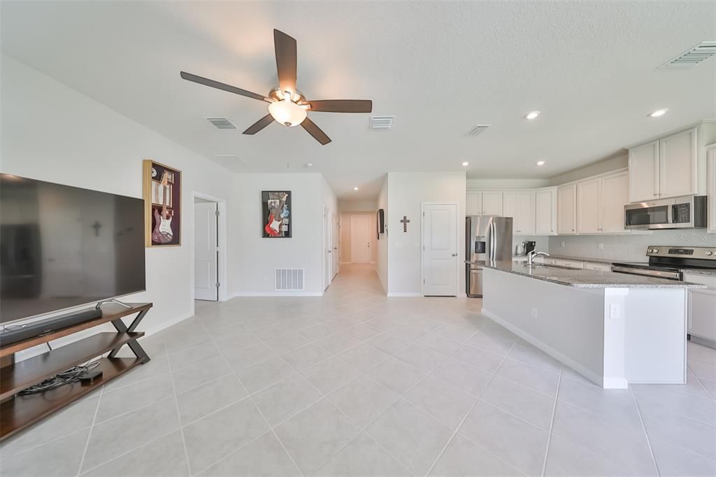 Active With Contract: $370,000 (3 beds, 2 baths, 1533 Square Feet)
