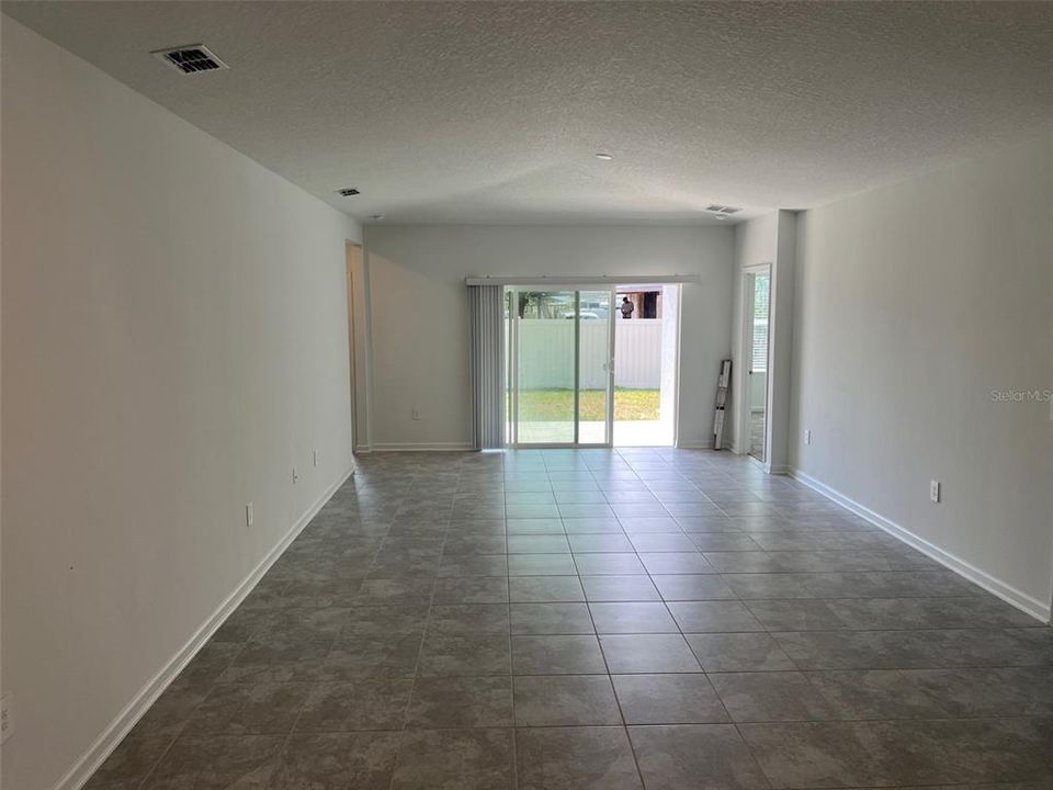 For Rent: $2,300 (4 beds, 2 baths, 2109 Square Feet)