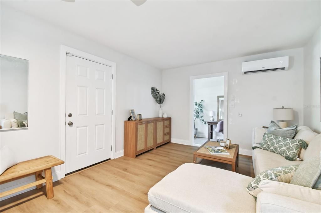 For Sale: $389,999 (2 beds, 2 baths, 1028 Square Feet)