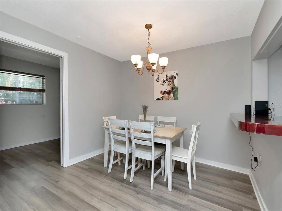Active With Contract: $304,900 (3 beds, 1 baths, 1088 Square Feet)