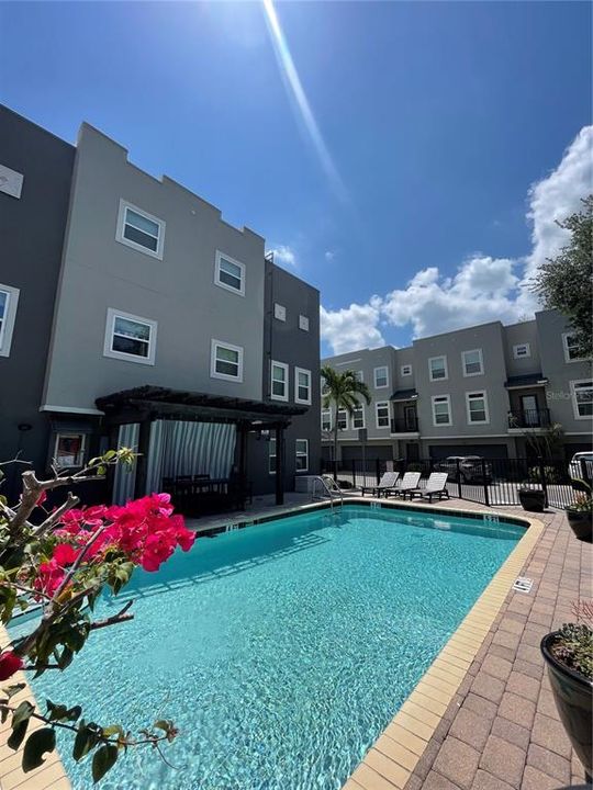 Active With Contract: $4,000 (3 beds, 3 baths, 1971 Square Feet)