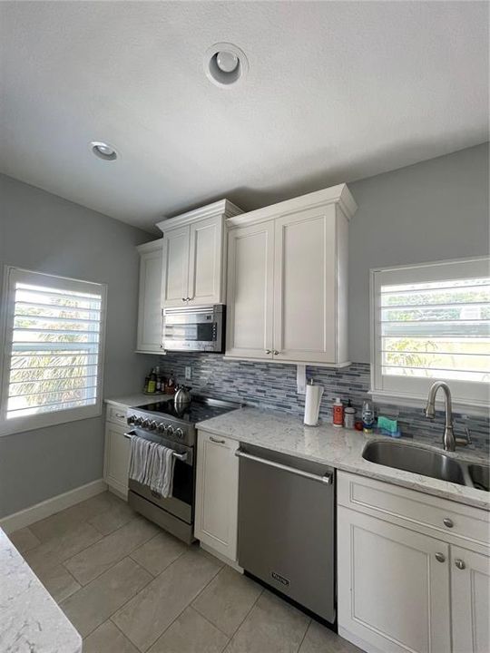 Active With Contract: $4,000 (3 beds, 3 baths, 1971 Square Feet)