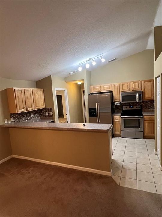 For Rent: $1,900 (3 beds, 2 baths, 1608 Square Feet)