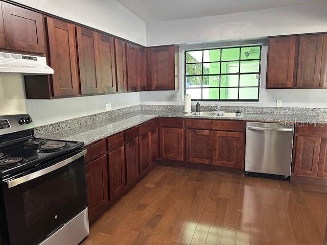 For Rent: $3,700 (4 beds, 2 baths, 1741 Square Feet)